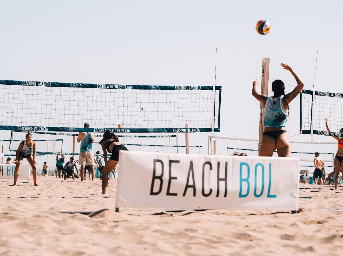 El equipo femenino del BeachBol Valencia logró la cuarta posición en la Copa de la Reina y se colgó la medalla de bronce en la Liga Nacional de Vóley-Playa.