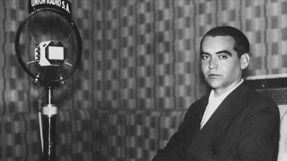 Una imagen de Federico García Lorca en la emisora Radio Unión en 1929.