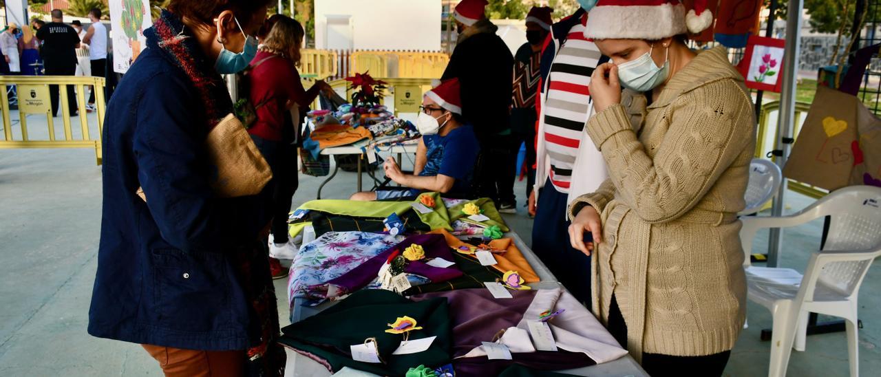 La alcaldesa en el Mercado de Navidad del Centro Ocupacional de Mogán