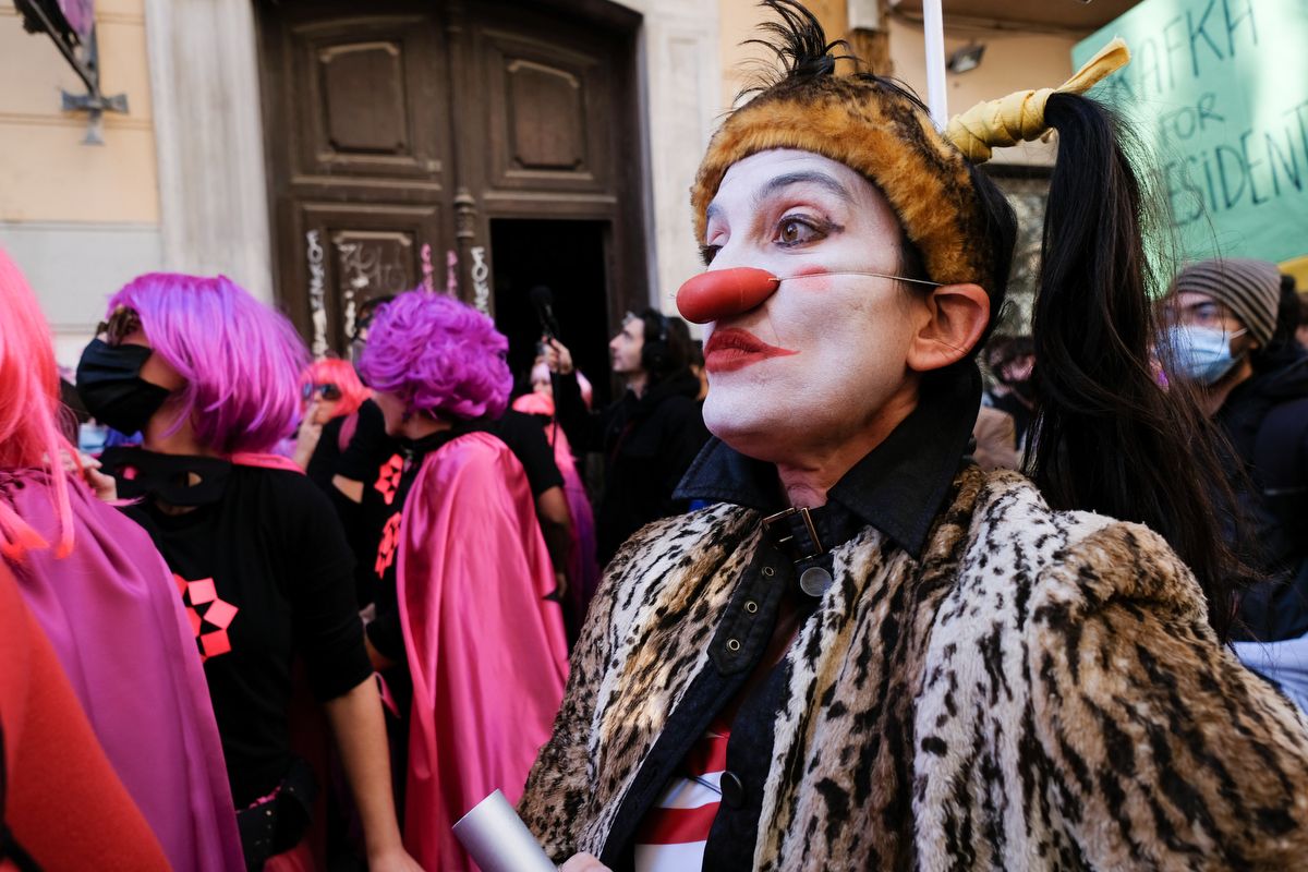 Manifestación en contra del desalojo de La Casa Invisible