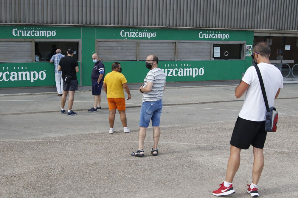 Grandes colas en el Arcángel por una entrada para el amistoso contra el Marbella