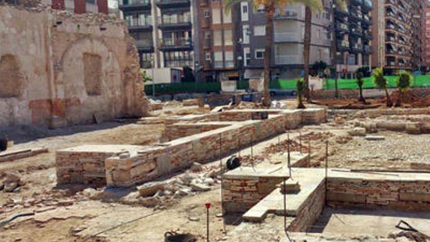 Descubren una cripta durante unas obras en una plaza de Vinaròs