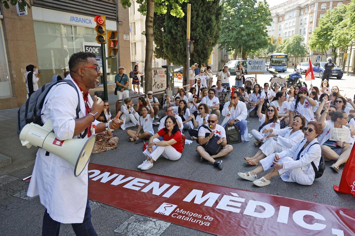 Les imatges de la protesta dels metges a Girona