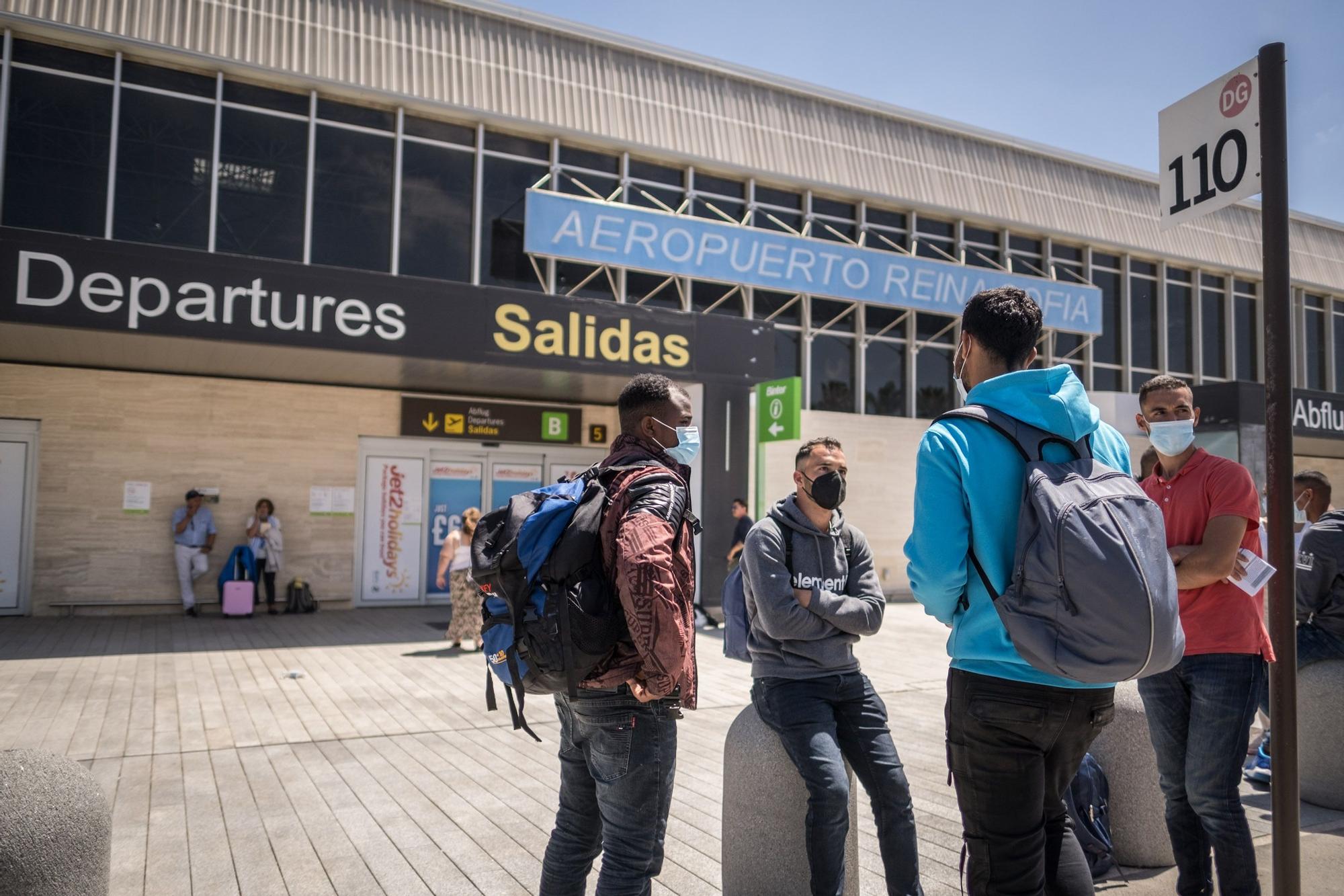 Veinte migrantes intentan viajar a la Península