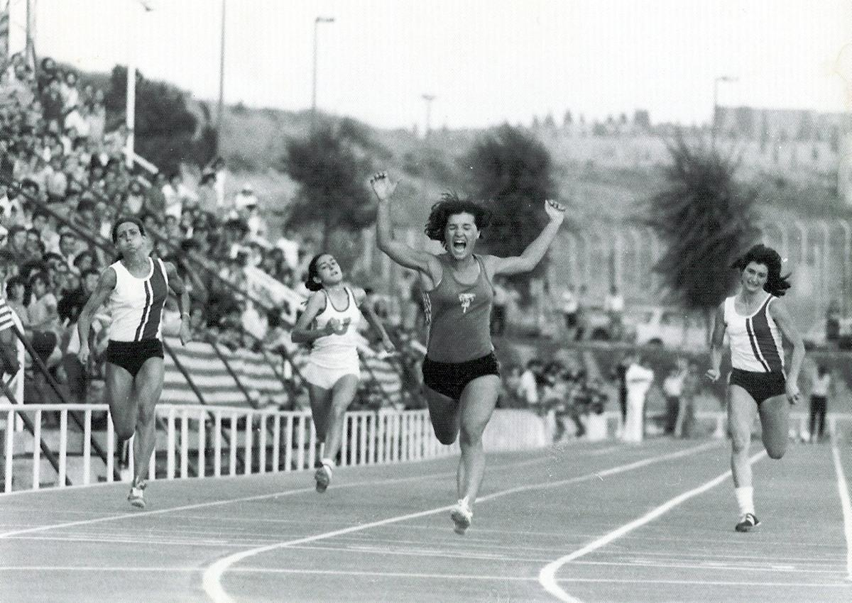Loles Vives, en la carrera que bajó de los 12 segundos en 100 metros con 11.99 en el estadi Serrahima en julio de 1979.