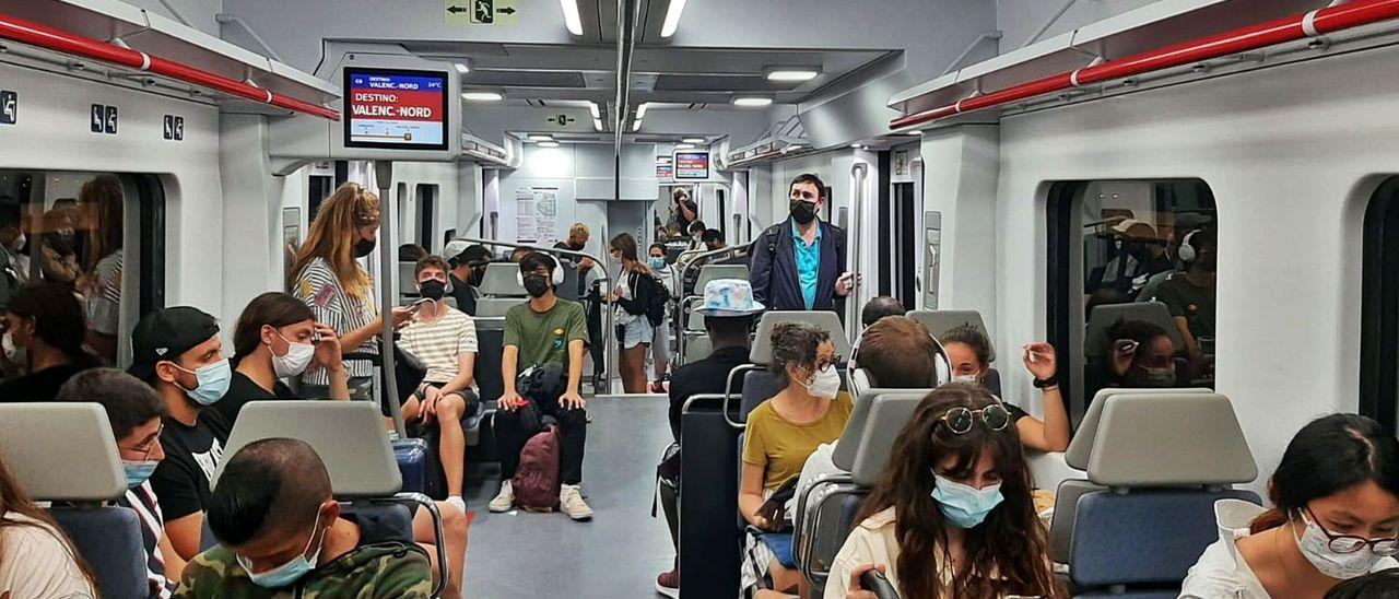 El tren de Castelló a València Nord que circuló a las 20 horas del viernes.