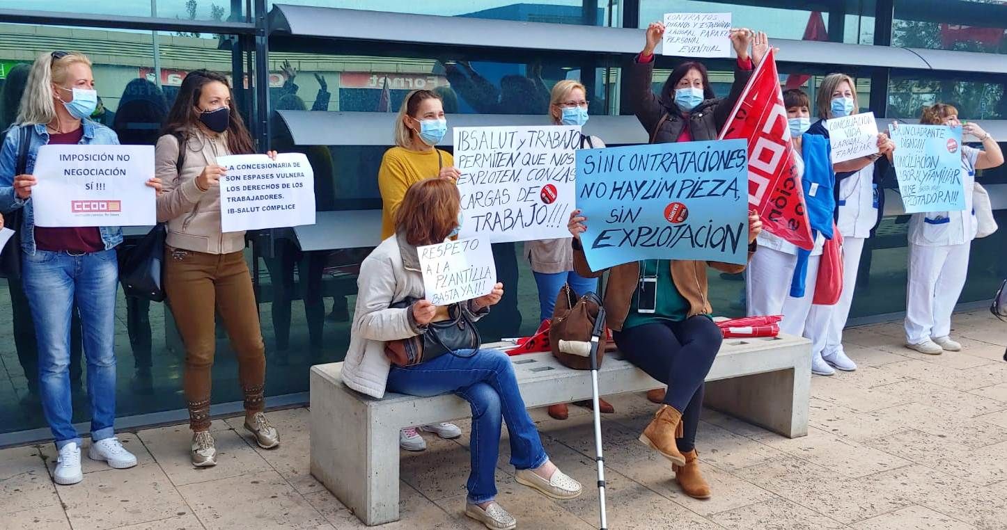 El personal de limpieza de Son Espases arranca tres días de protestas por la "excesiva carga de trabajo"