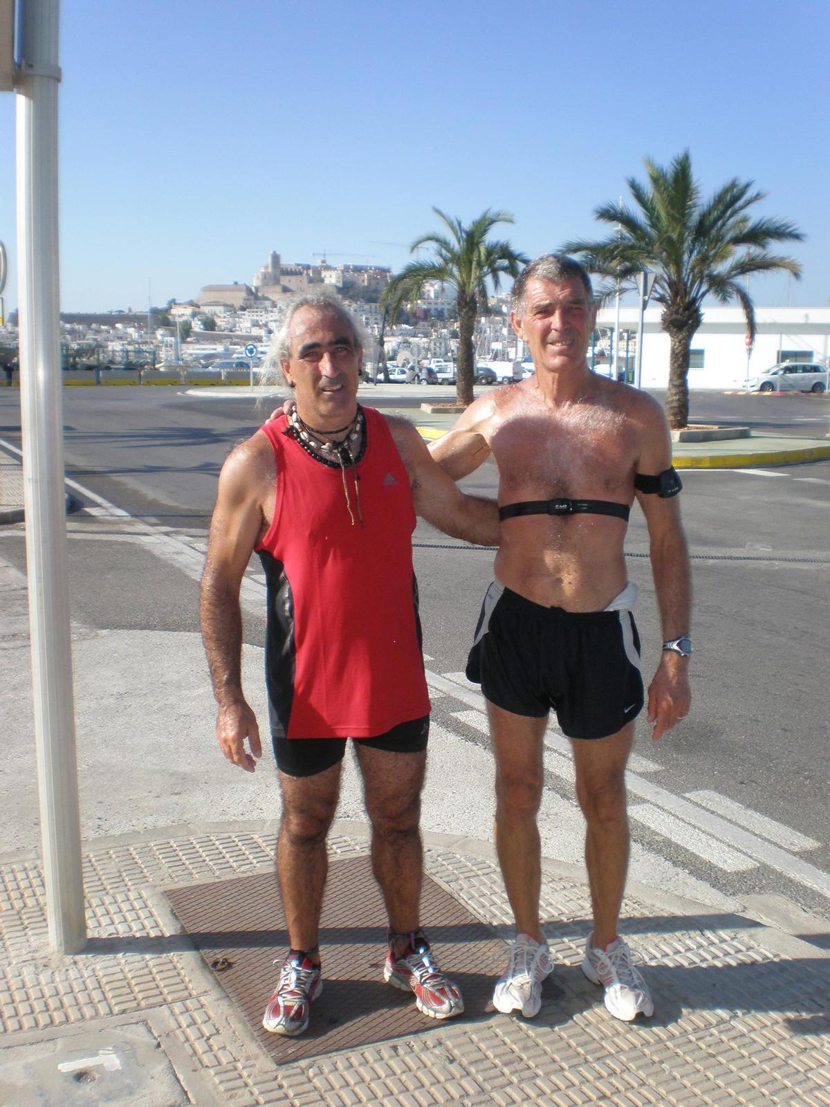 Paco Quirós (a la derecha), tras una prueba deportiva en Ibiza