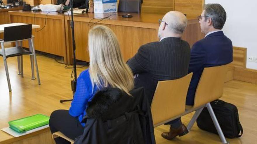 Los acusados, en el banquillo de la Audiencia de Castelló.