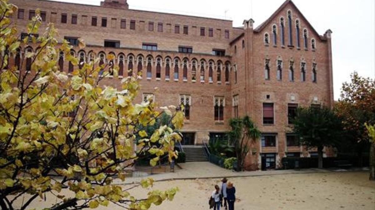 Exterior del colegio Jesús-María, en el paseo de Sant Gervasi, 15.