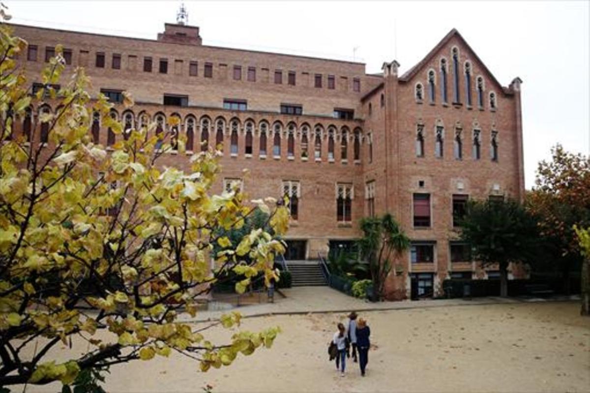 Exterior del col·legi Jesús-Maria, al passeig de Sant Gervasi, 15.