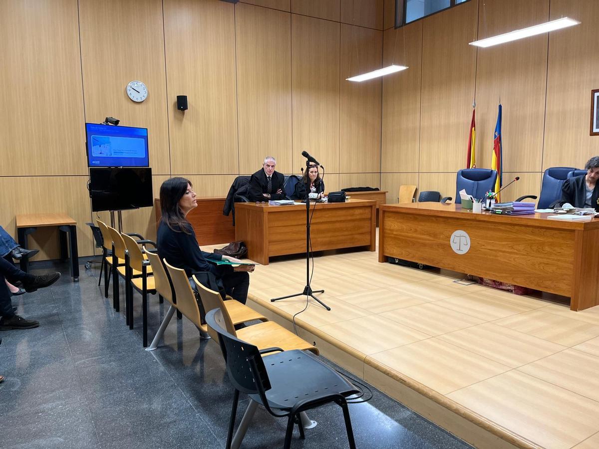 Cristina Seguí en el banquillo de los acusados este lunes como acusada de tres delitos contra la intimidad.