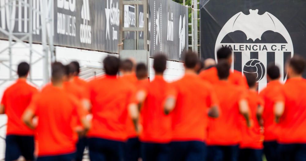 Las imágenes del entrenamiento de este lunes del Valencia CF