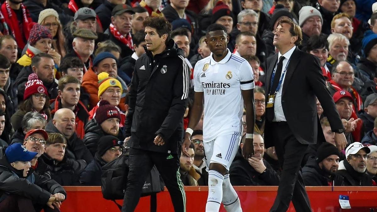 Alaba se marchó lesionado contra el Liverpool en Anfield