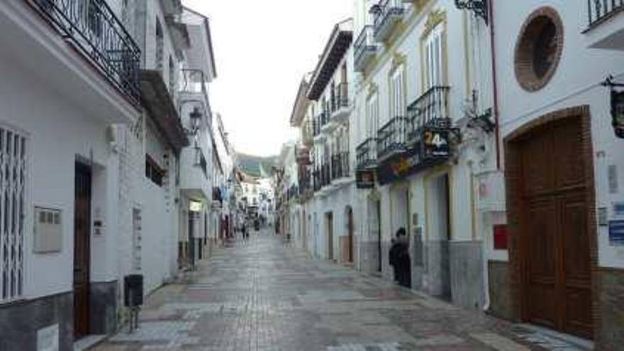 En la Calle Real, una de las principales calles comerciales del municipio quedan tres negocios.