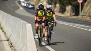 zentauroepp38909940 calella 16 06 2017   ciclistas amateurs rodando por la carre181113144406