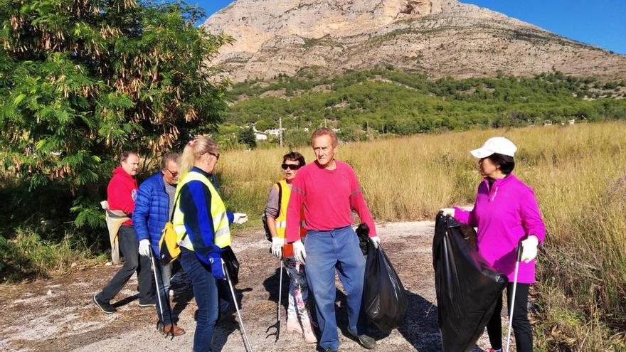 Más de cien voluntarios se lanzan a limpiar el Montgó en Xàbia