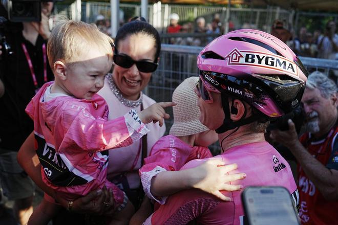Sorpresa: Vingegaard ya entrena por la carretera de Begues