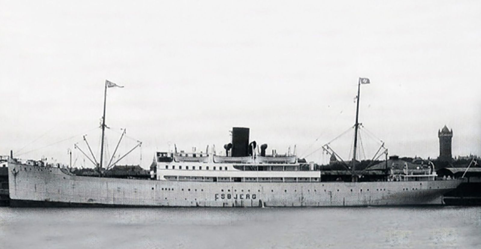 La motonau ‘Esbjerg’ amb la contrasenya de la naviliera danesa