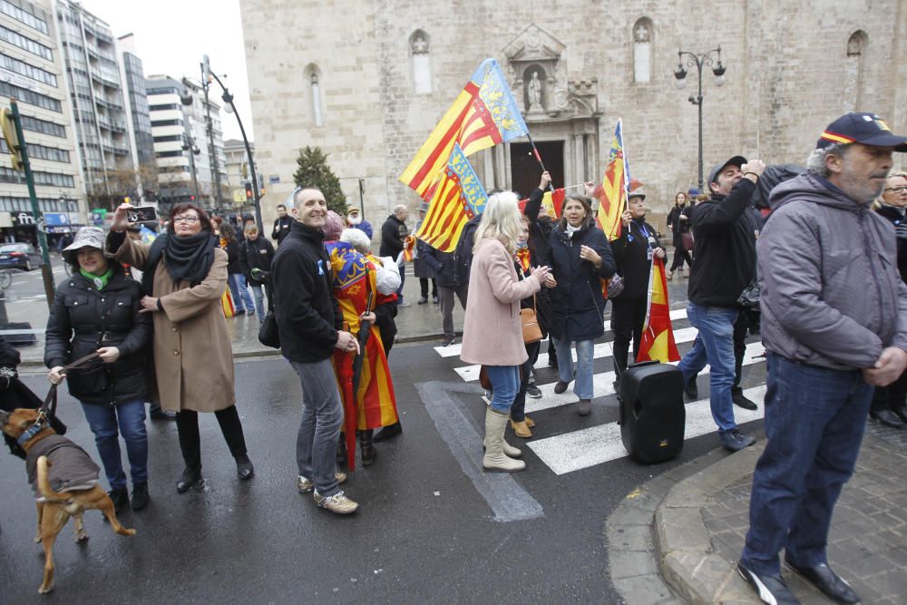 Concentración de entidades derechistas en València