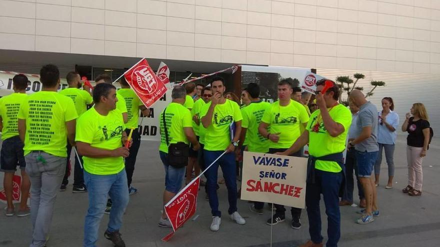 Protestas antes del pleno de Torre Pacheco