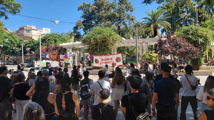 La Asamblea Antirracista de Mallorca reclama en Palma "derechos sin fronteras" y denuncia la discriminación en Ceuta hacia las personas migrantes