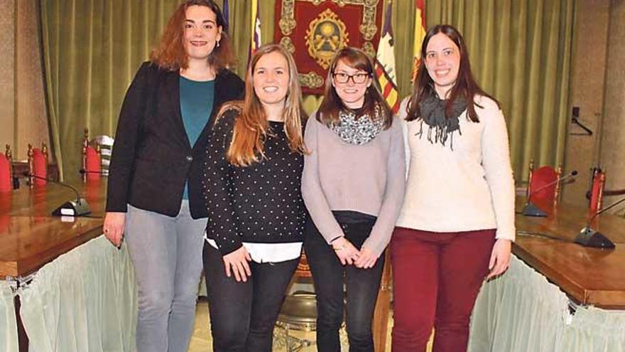 Las candidatas a representar a las Valentes Dones de Sóller.