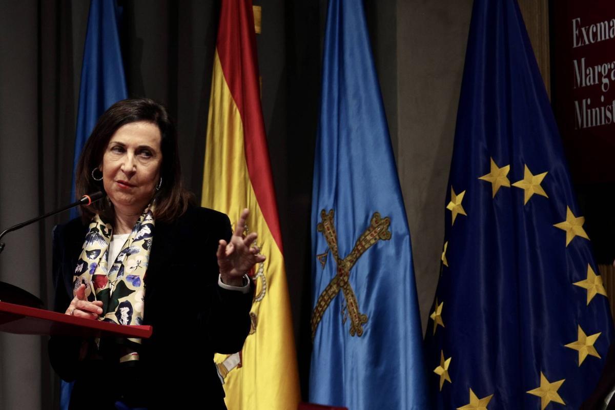 EN IMÁGENES: Margarita Robles recibe la Medalla de Oro de la Cámara de Comercio de Oviedo EN IMÁGENES: Margarita Robles recibe la Medalla de Oro de la Cámara de Comercio de Oviedo