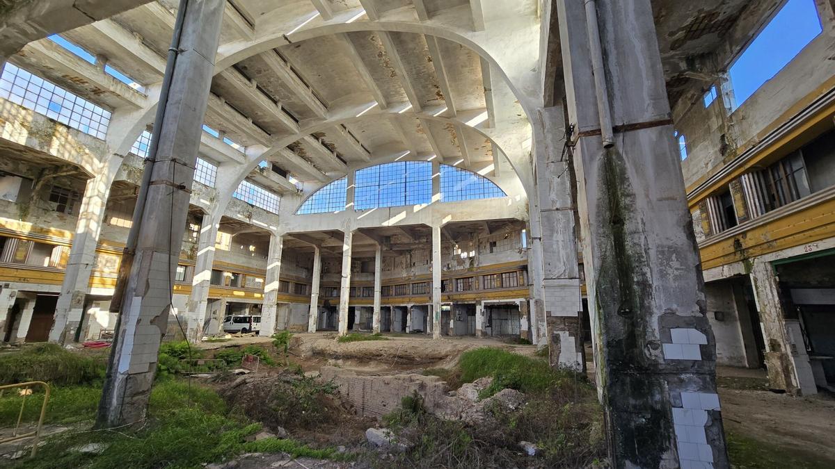Mercado Puerta de la Carne en Sevilla. Estado actual del interior del edificio