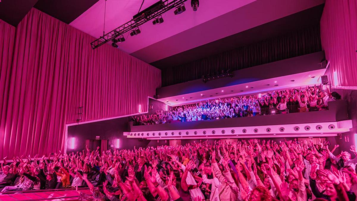 El público en el teatro La Plazeta durante un espectáculo.
