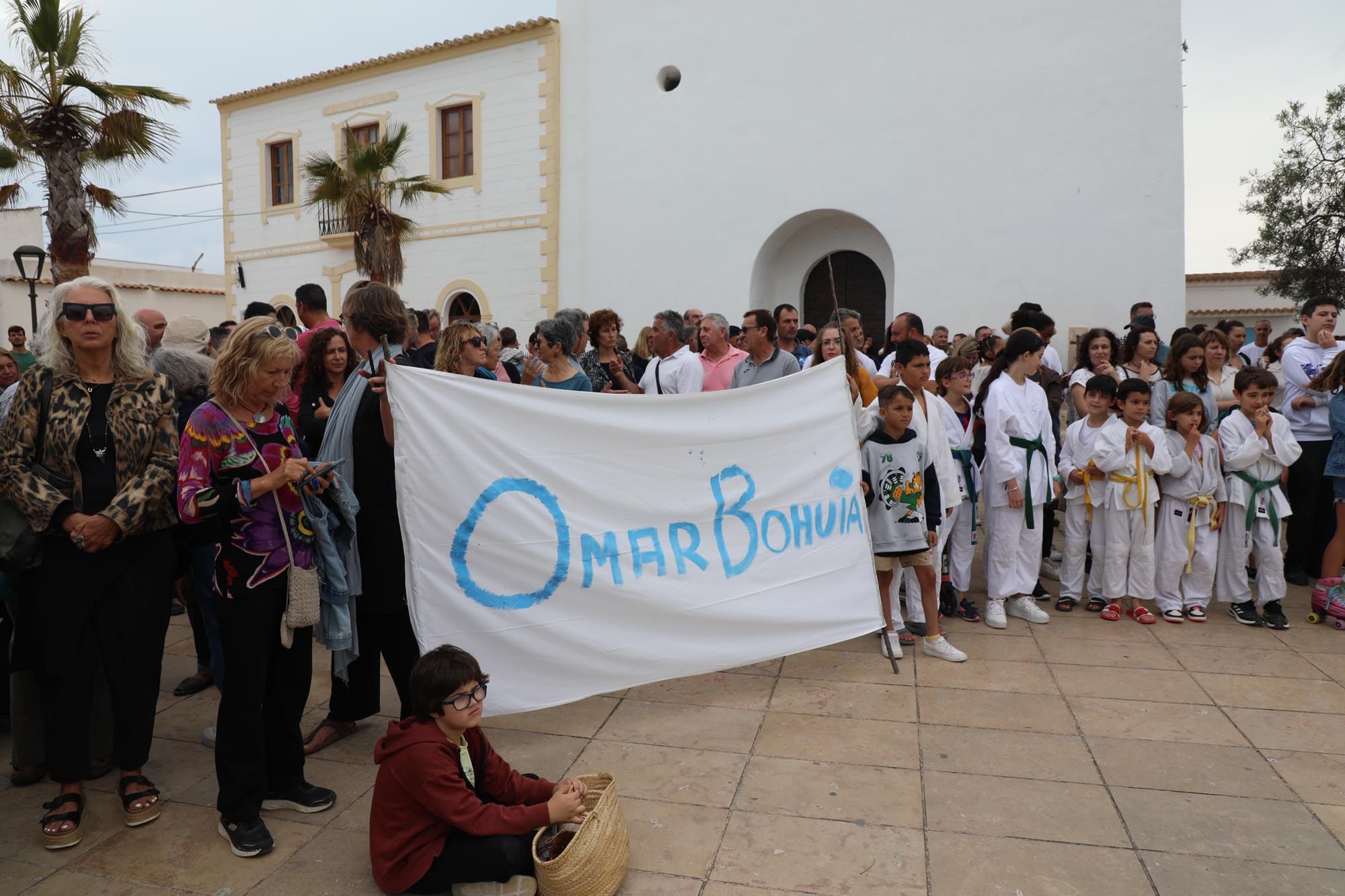 Formentera clama contra la agresión al taxista