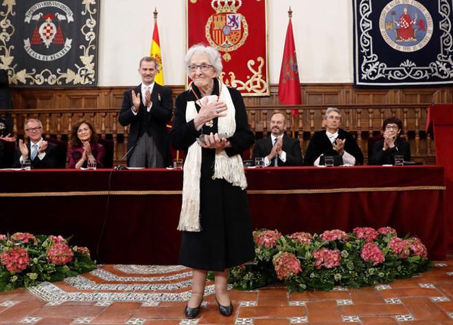 Ida Vitale, emocionada tras recibir el Premio Cervantes