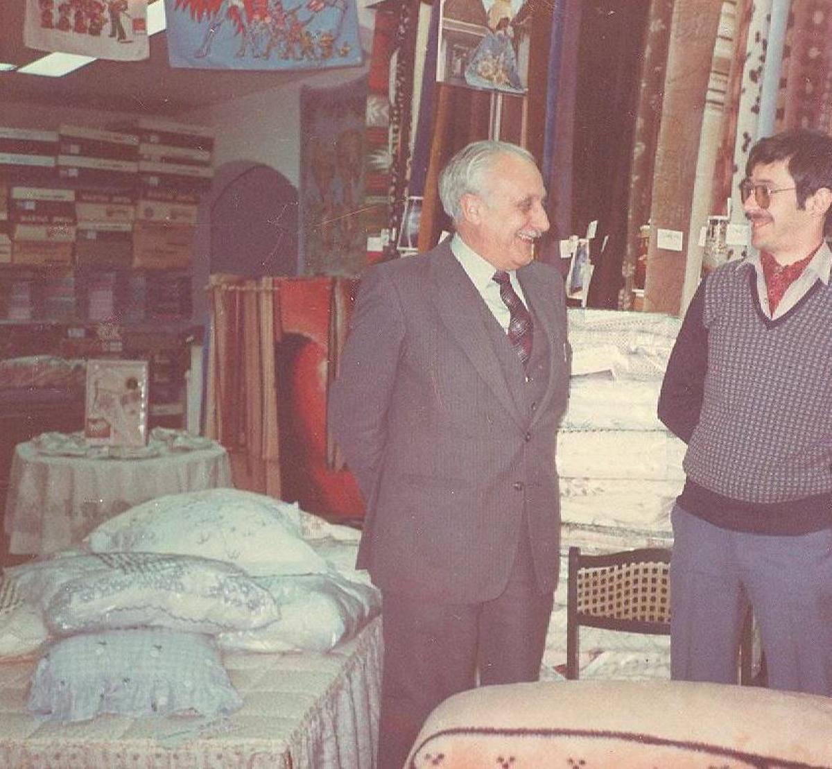 Una imatge de la història familiar de la botiga amb Robert i Ricard Arbossé