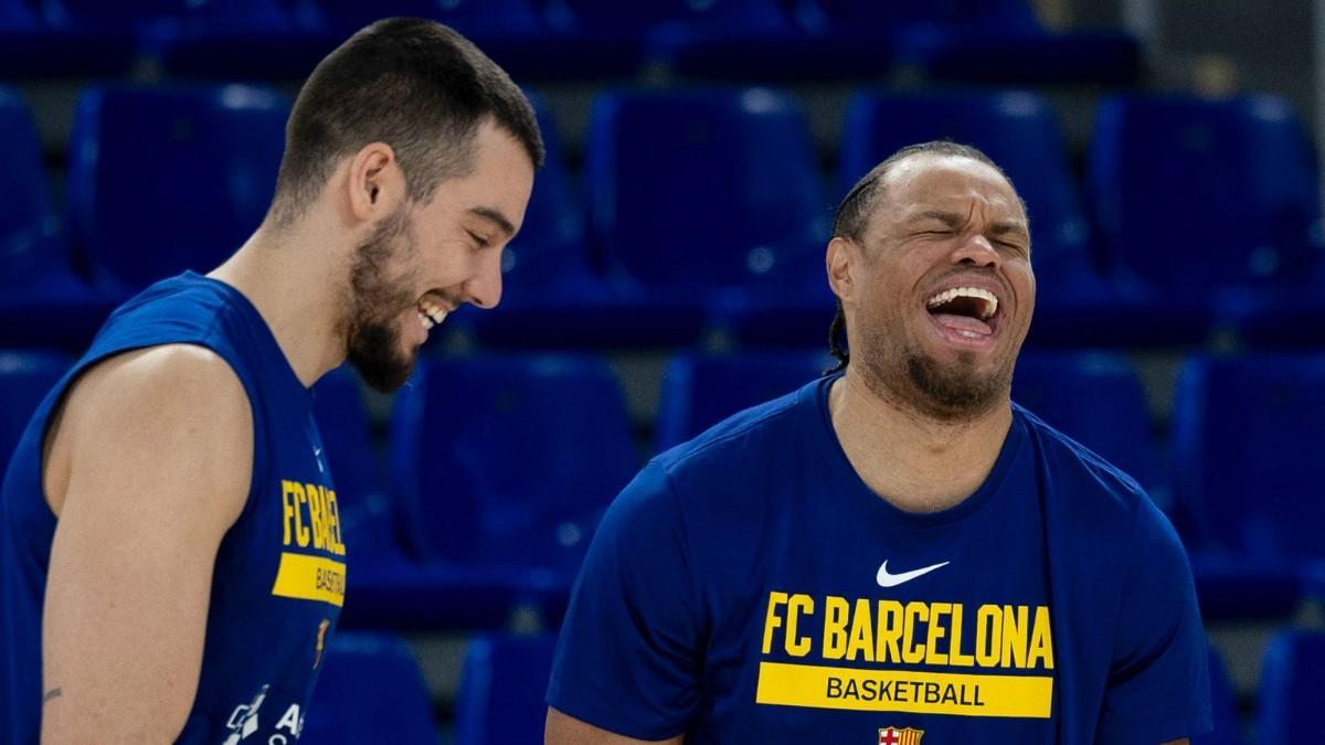 Willy Hernangómez y Justin Anderson bromean en el último entrenamiento antes de viajar a Estambul