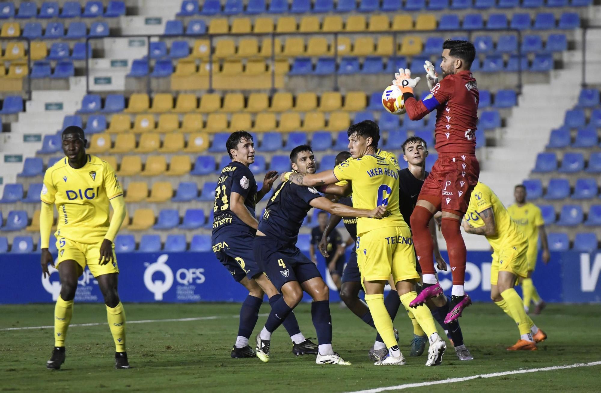 Imágenes del partido de la Copa del Rey UCAM Murcia - Cádiz
