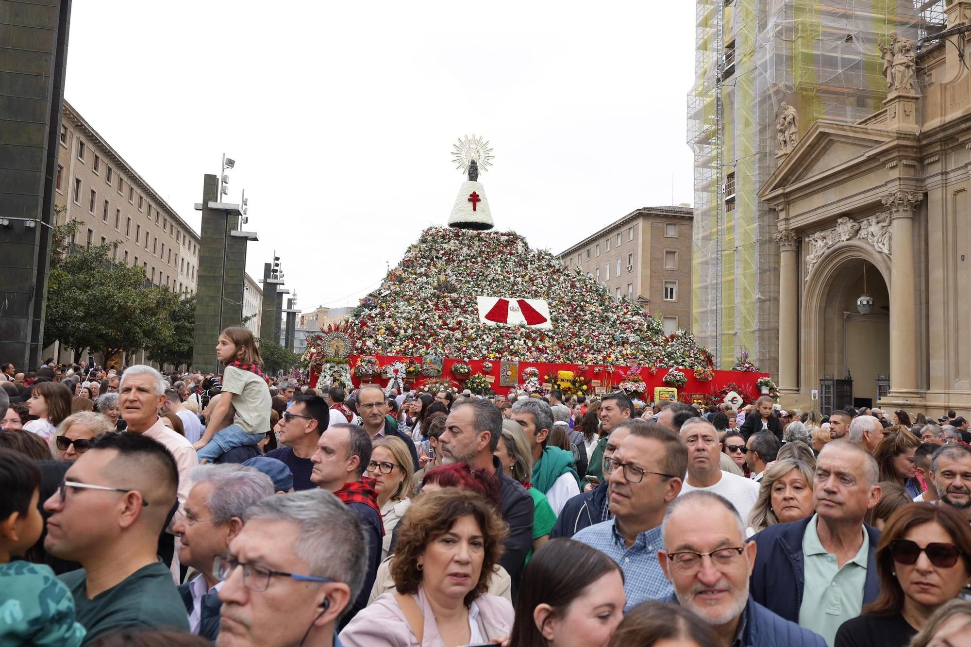 La Ofrenda de Frutos brilla un año más por el centro de Zaragoza