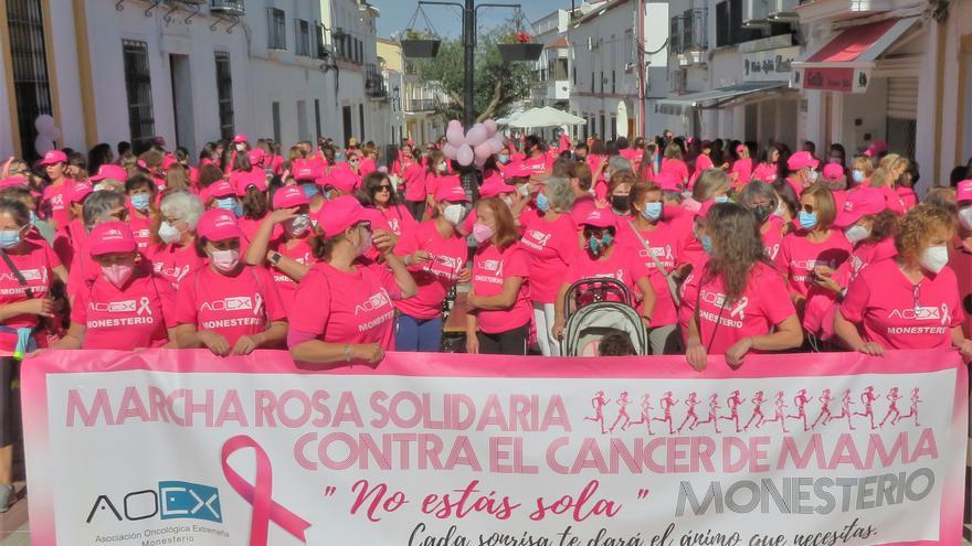 Monesterio se viste de rosa en la lucha contra el cáncer de mama