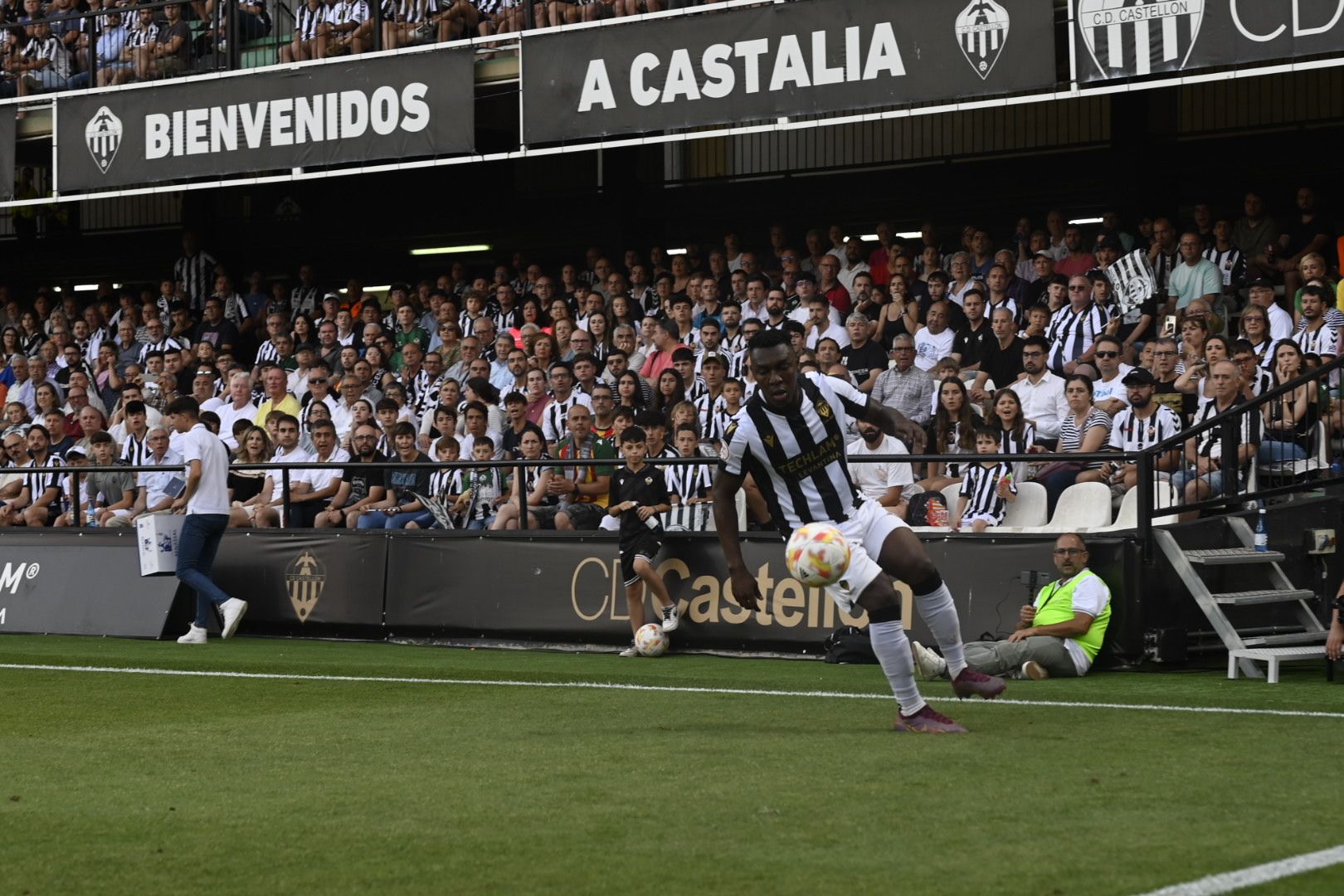 El empate en el Castellón-Alcorcón en un Castalia a reventar, en imágenes