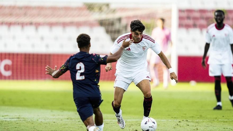 El Sevilla arranca la pretemporada con una victoria mínima ante el Juventud Torremolinos (1-0)