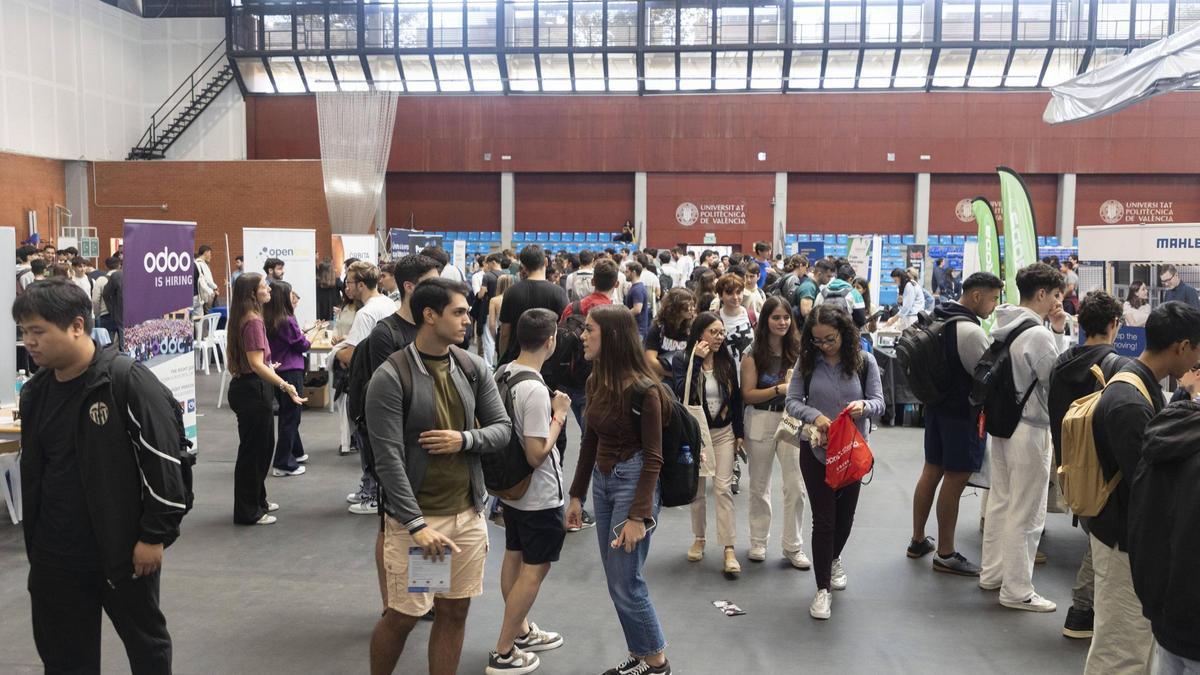 Encuentro entre estudiantes y empresas en la UPV