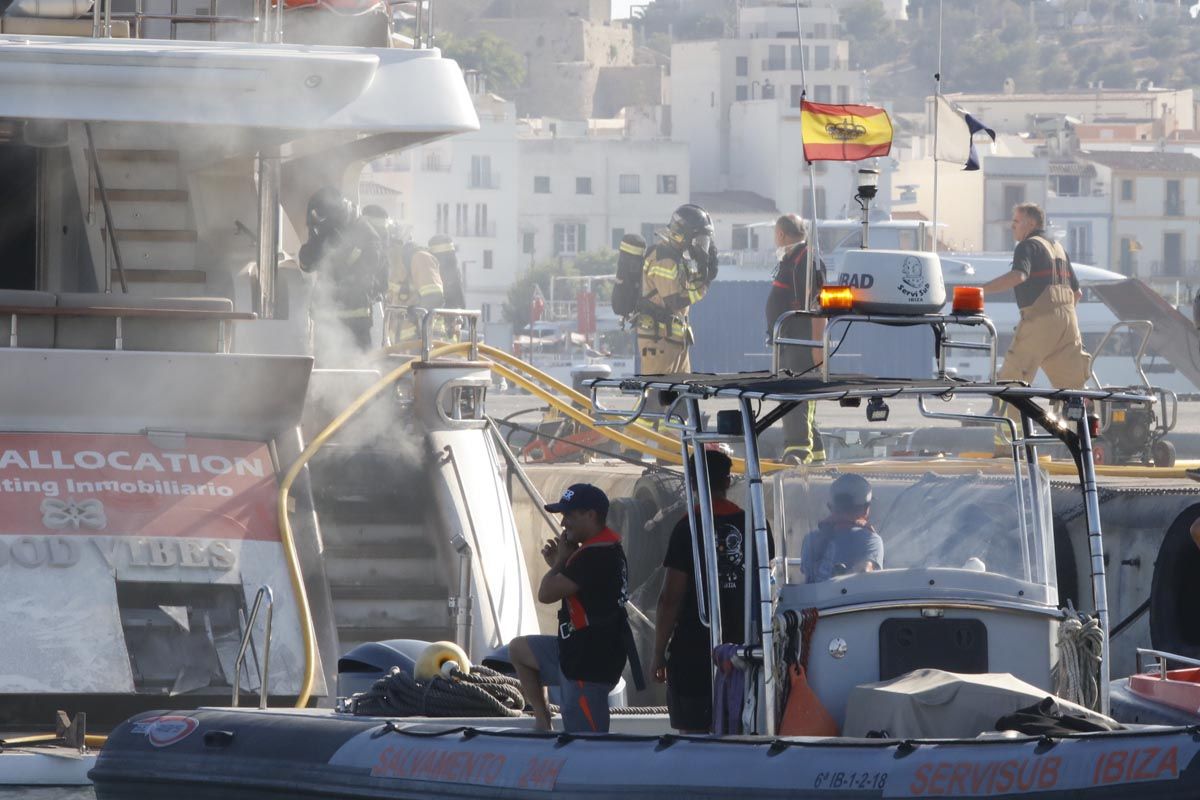 Incendio de un yate en Ibiza