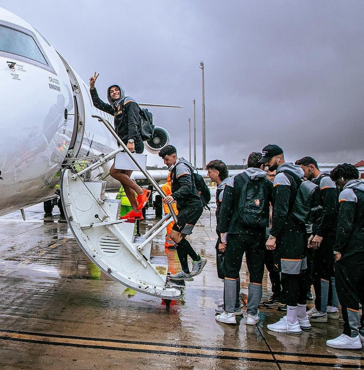 El Valencia voló este lunes a Barcelona.