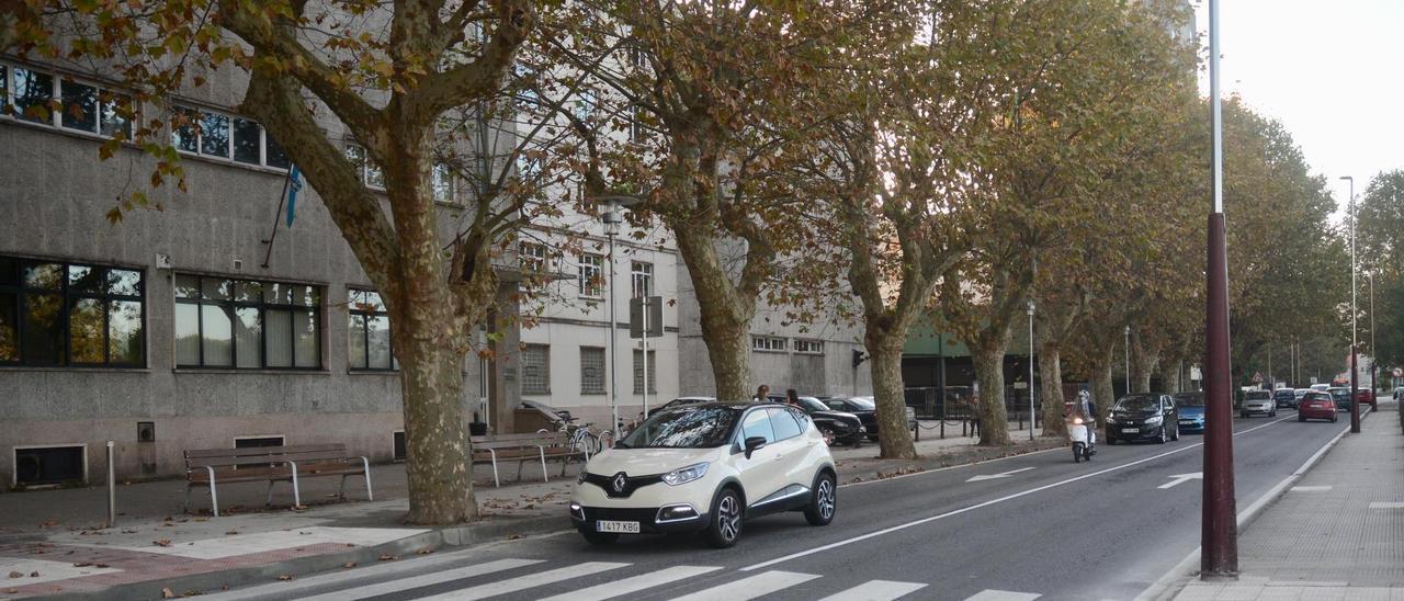 Escola de Adultos y CEIP Vidal Portela, en terreno marítimo-terrestre.