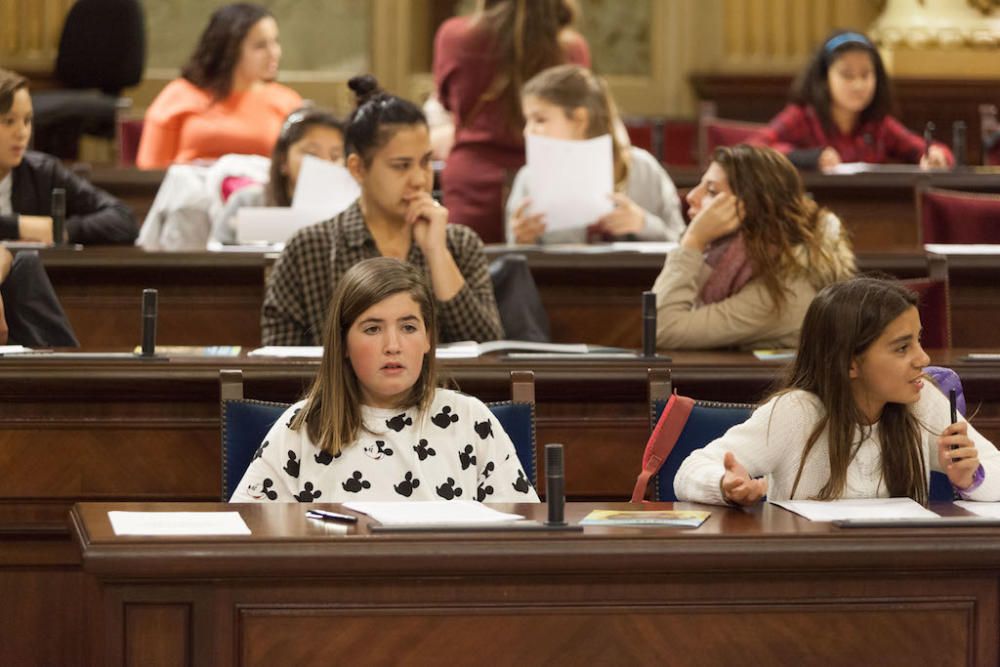 Los más jóvenes 'toman' el Parlament para luchar contra el cambio climático