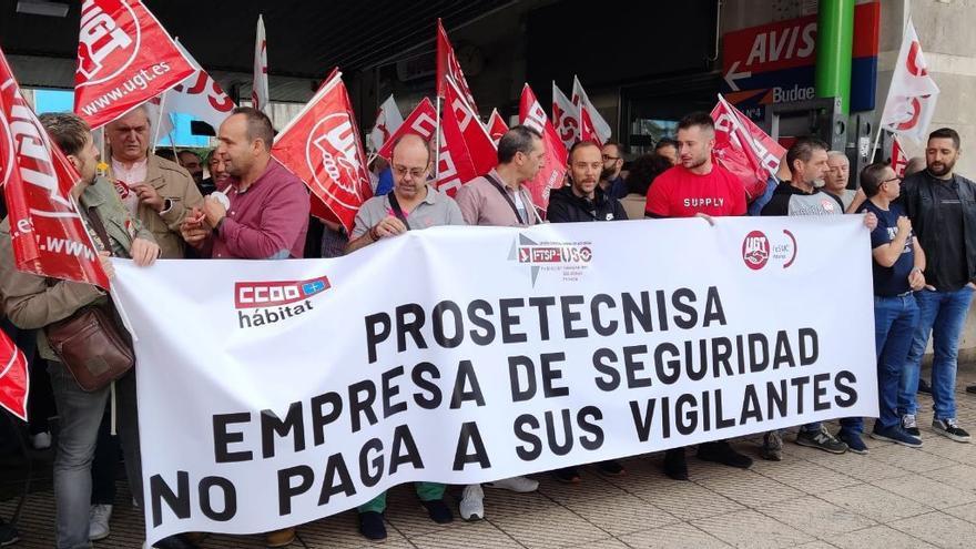 Manifestación de UGT y CCOO contra los impagos de Prosetecnisa