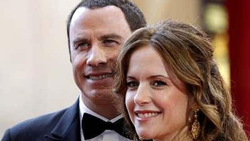 Fotografía de archivo de John Travolta y su esposa.