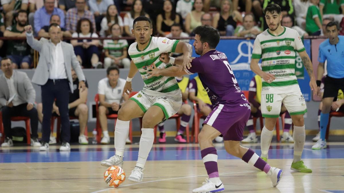 Muhammad controla el balón en el partido contra el UMA Antequera.