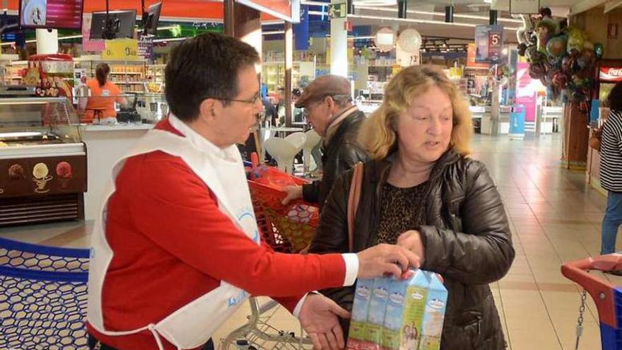 Recogida de productos para el Banco de Alimentos // Rafa Vázquez