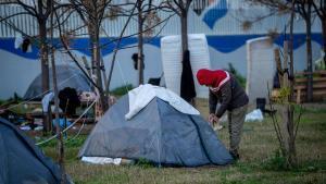 Barcelona 10/02/2026 Sociedad Desalojo parcial del campamento de personas sin hogar más grande de Barcelona en la Zona Franca. AUTOR: JORDI OTIX