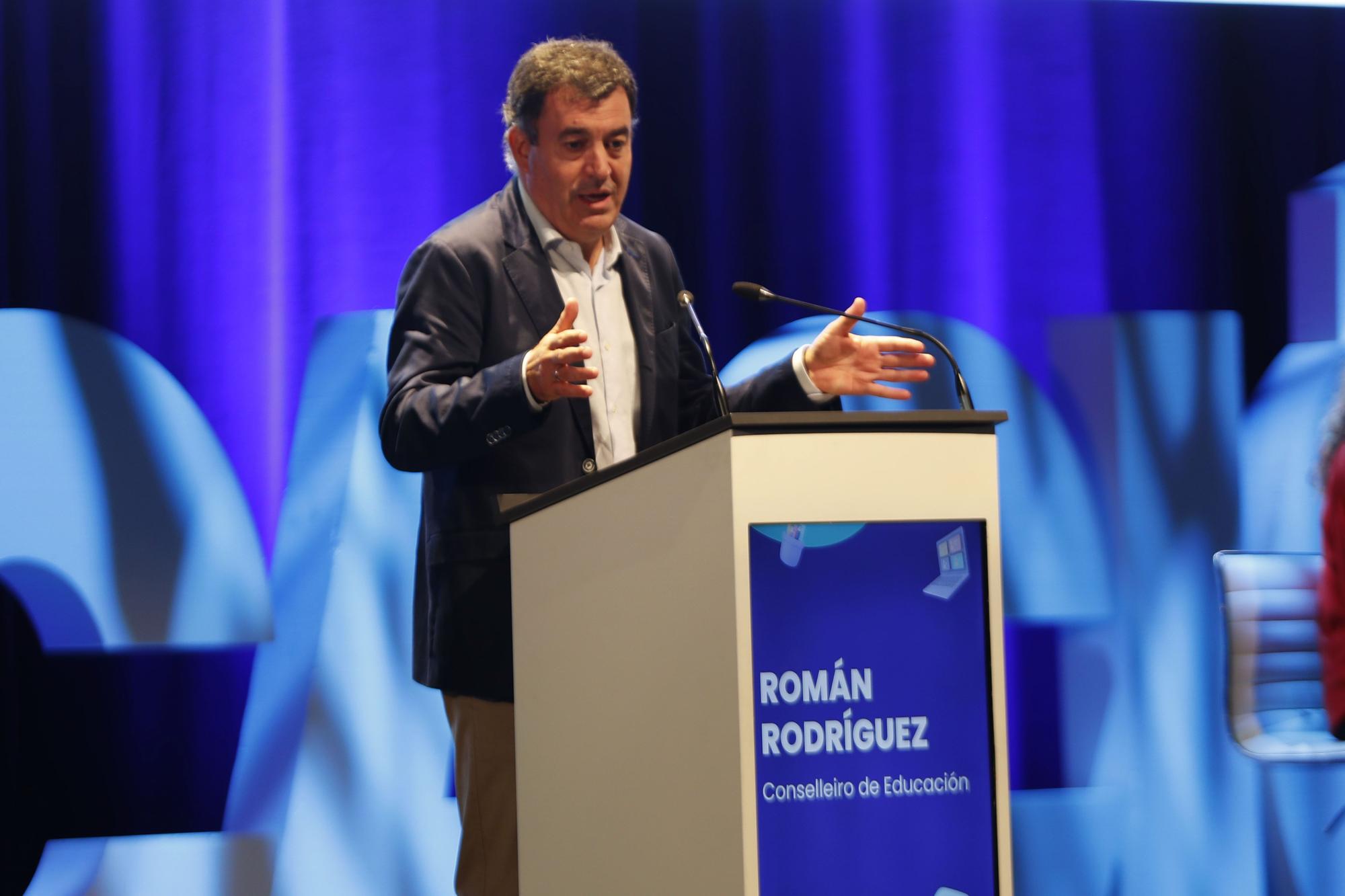 El conselleiro de Educación, Román Rodríguez, durante su discurso